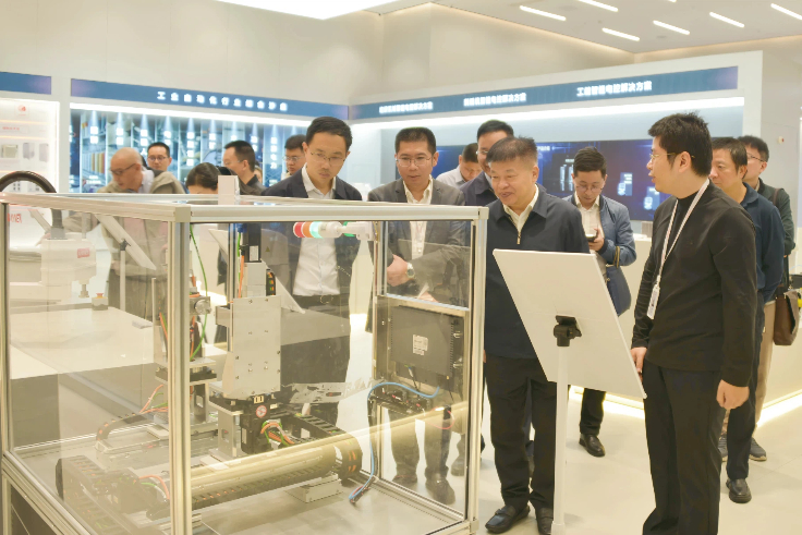 省工信厅陈建业厅长一行莅临睿能科技调研考察(图2)